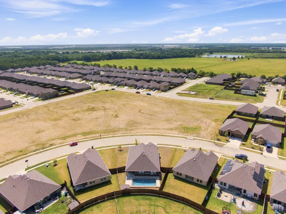 1100 Canterbury Lane Ennis, TX 75119
