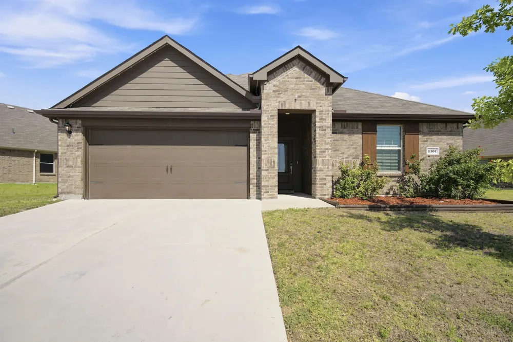 1100 Canterbury Lane Ennis, TX 75119