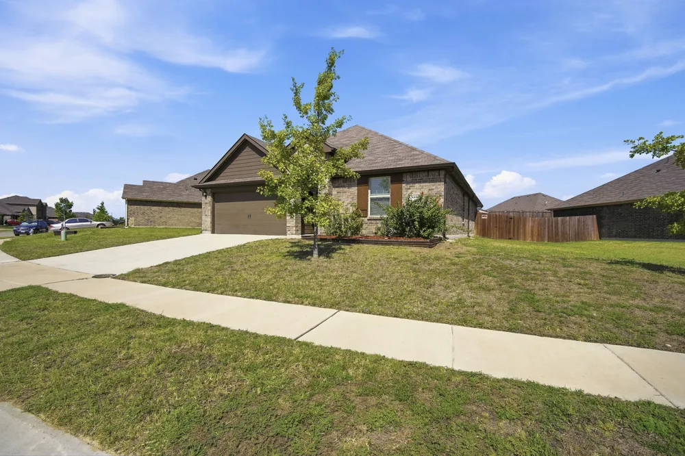 1100 Canterbury Lane Ennis, TX 75119
