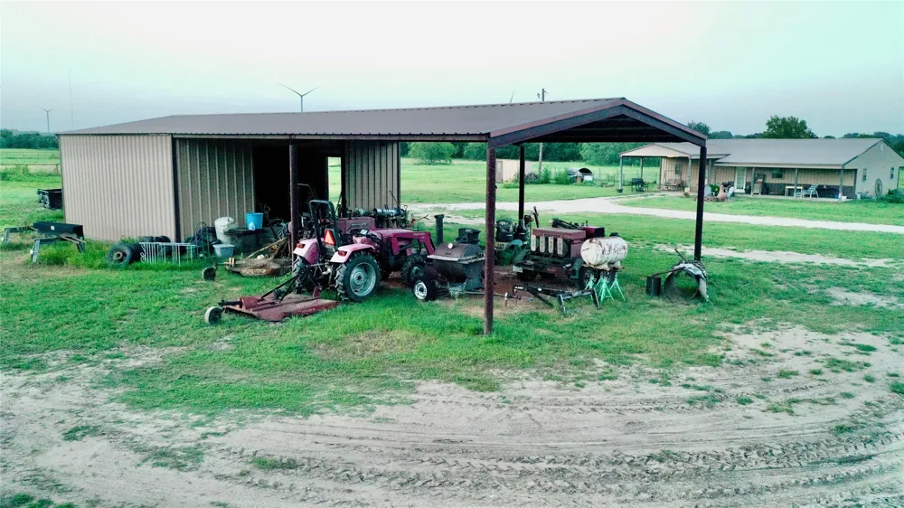 1347 Lcr 152 Mount Calm, TX 76673