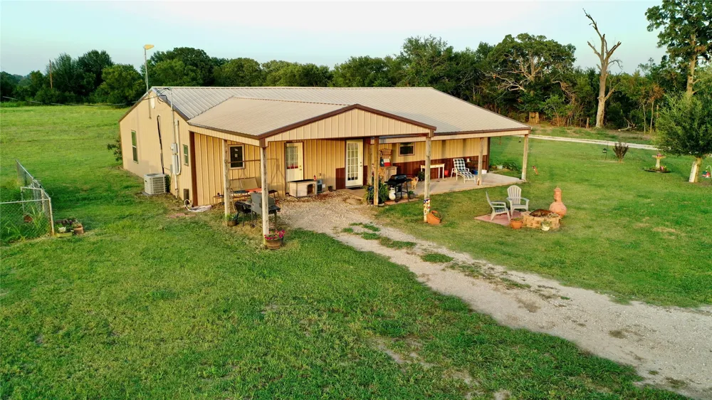 1347 Lcr 152 Mount Calm, TX 76673