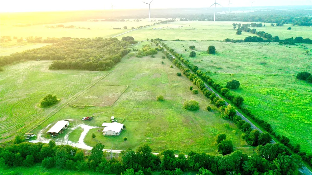 1347 Lcr 152 Mount Calm, TX 76673