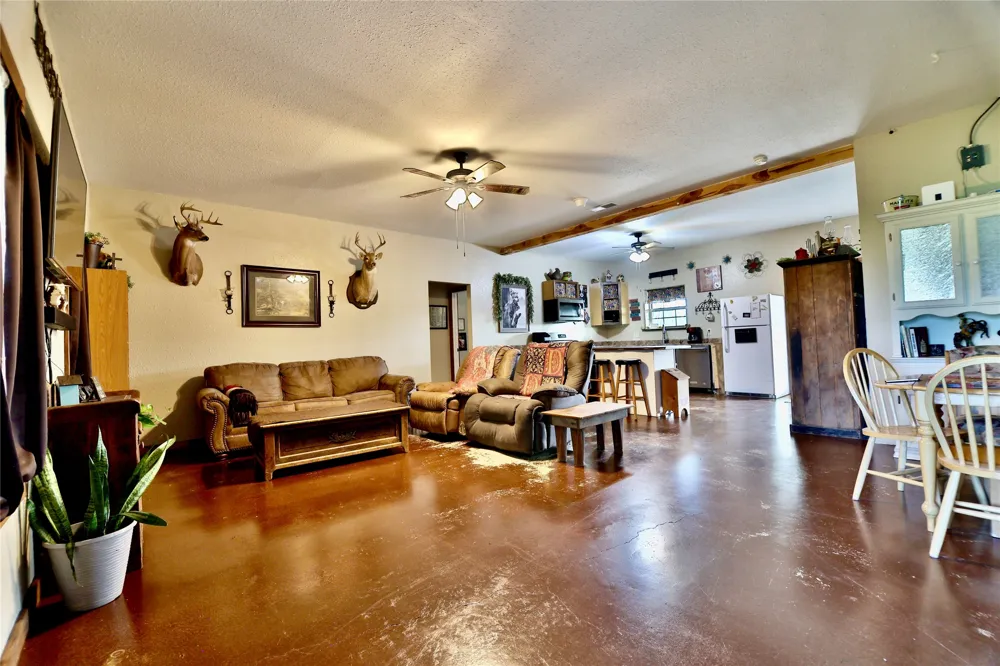 1347 Lcr 152 Mount Calm, TX 76673
