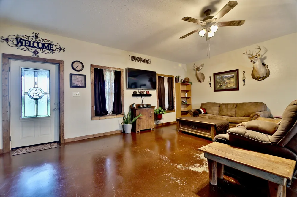 1347 Lcr 152 Mount Calm, TX 76673