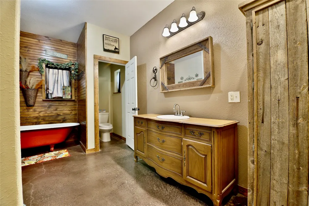 1347 Lcr 152 Mount Calm, TX 76673