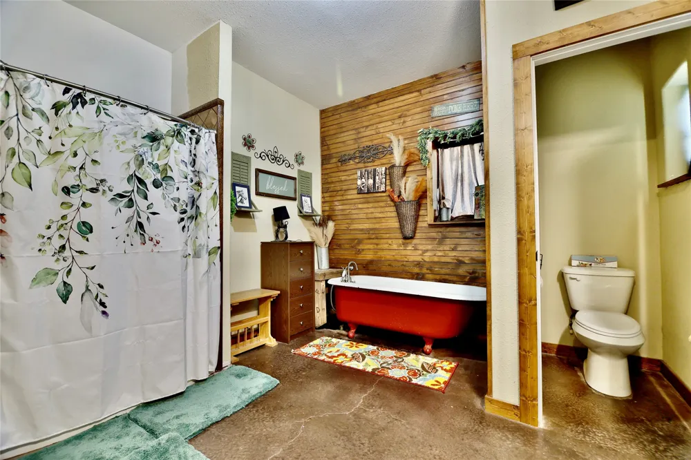 1347 Lcr 152 Mount Calm, TX 76673