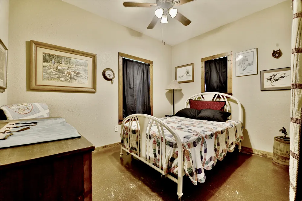 1347 Lcr 152 Mount Calm, TX 76673