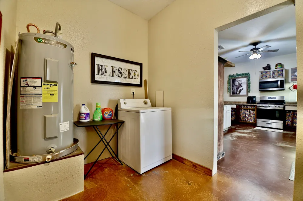 1347 Lcr 152 Mount Calm, TX 76673
