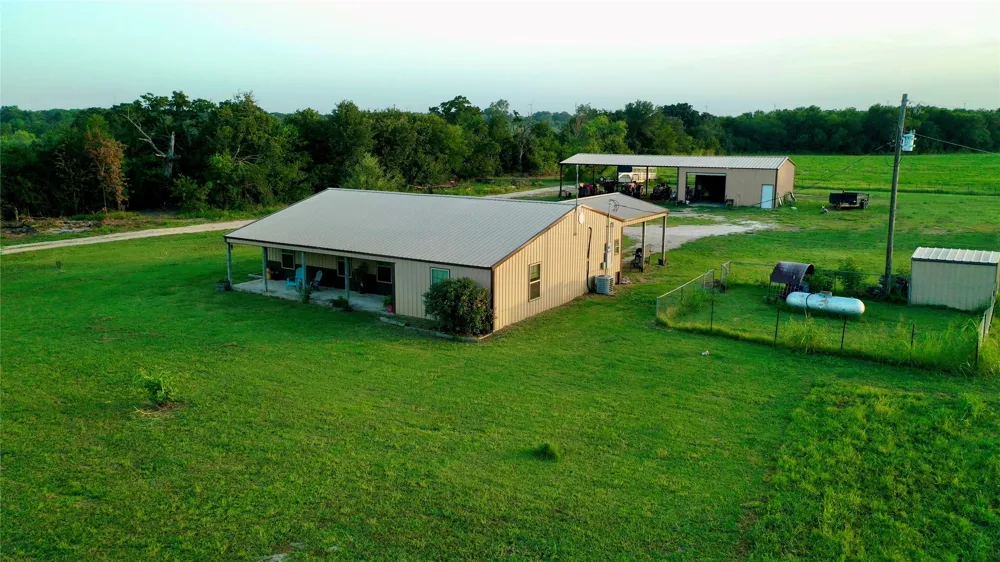 1347 Lcr 152 Mount Calm, TX 76673