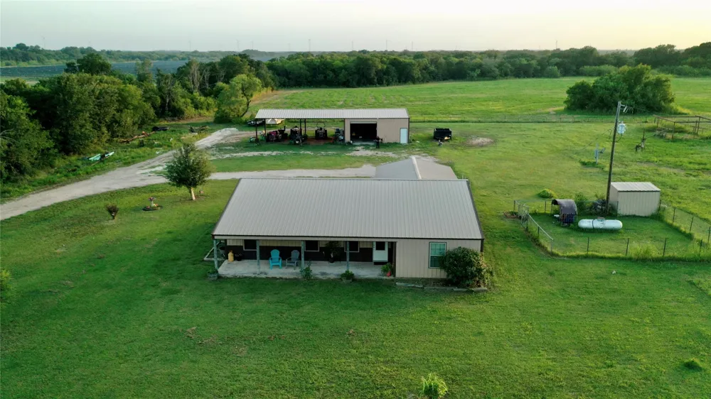 1347 Lcr 152 Mount Calm, TX 76673