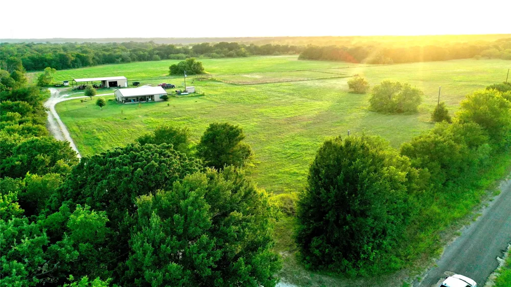 1347 Lcr 152 Mount Calm, TX 76673