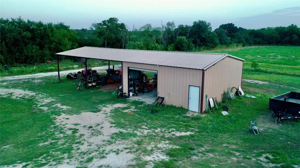 1347 Lcr 152 Mount Calm, TX 76673