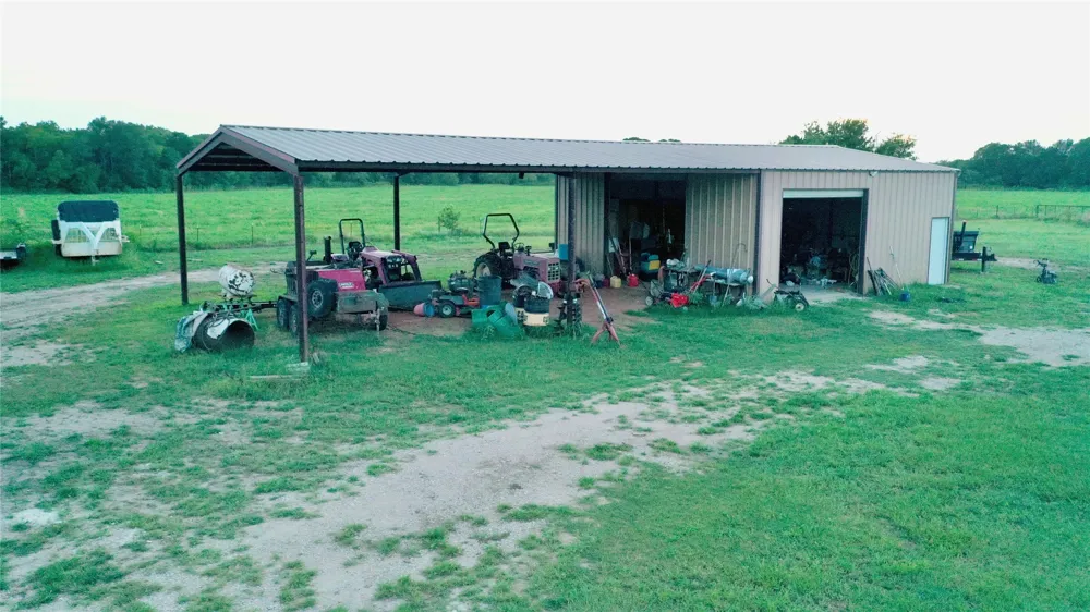 1347 Lcr 152 Mount Calm, TX 76673