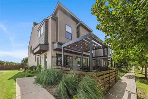 801 Emerling Drive