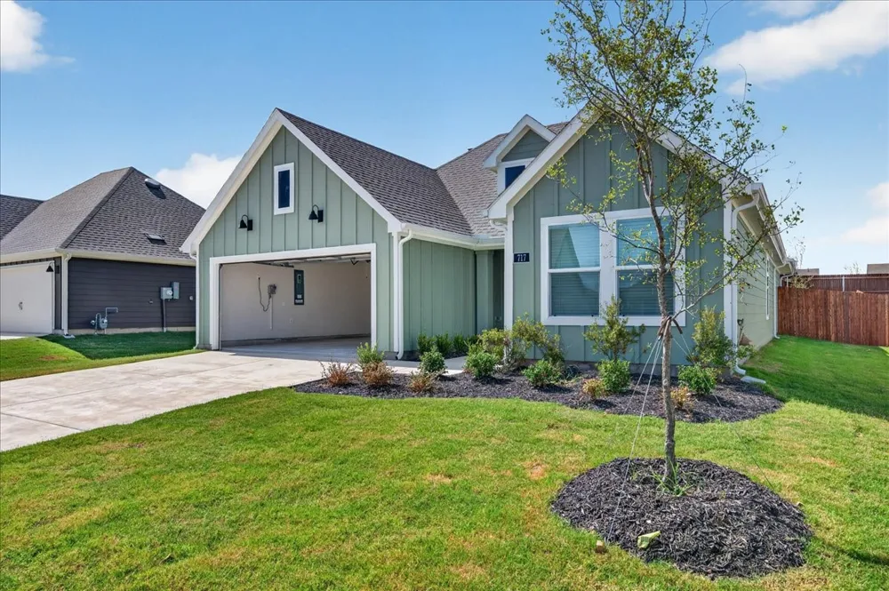 717 Sweet Pea Pilot Point, TX 76258