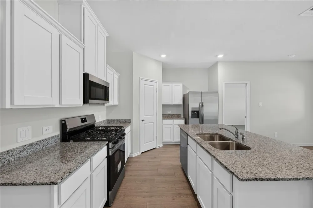 717 Sweet Pea Pilot Point, TX 76258
