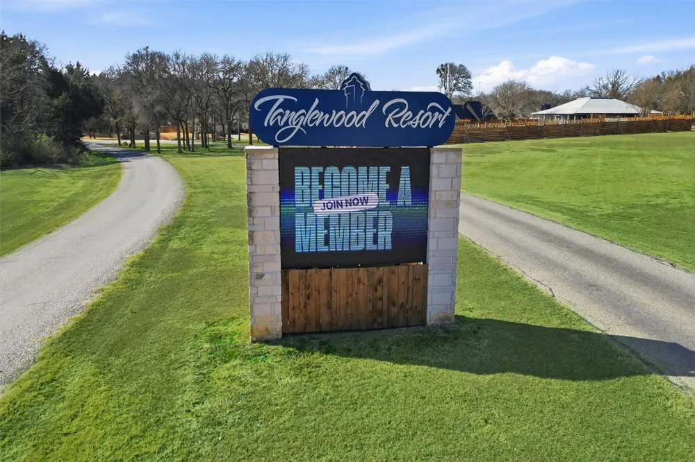 21 Lone Oak Boulevard Pottsboro, TX 75076