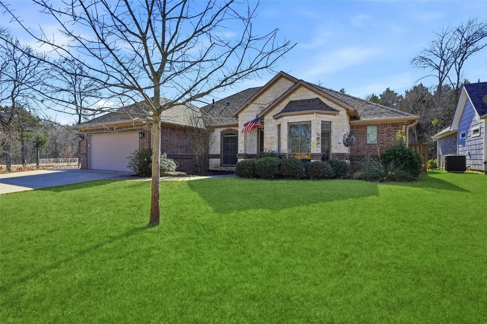 21 Lone Oak Boulevard Pottsboro, TX 75076