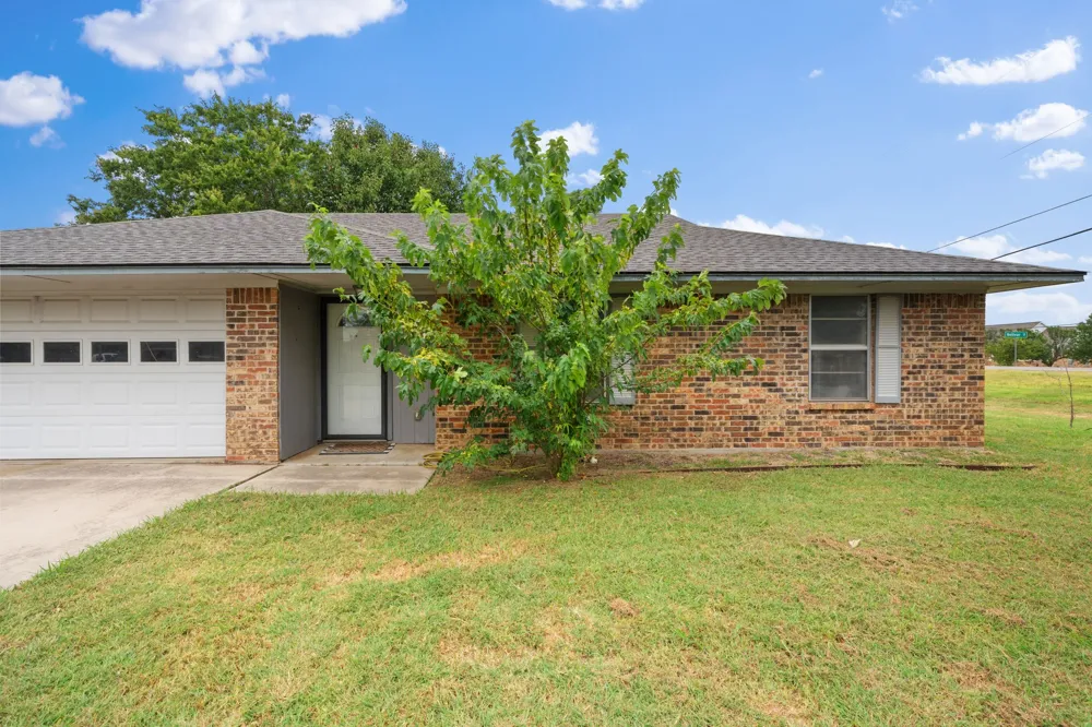 2 Finley Circle Krum, TX 76249