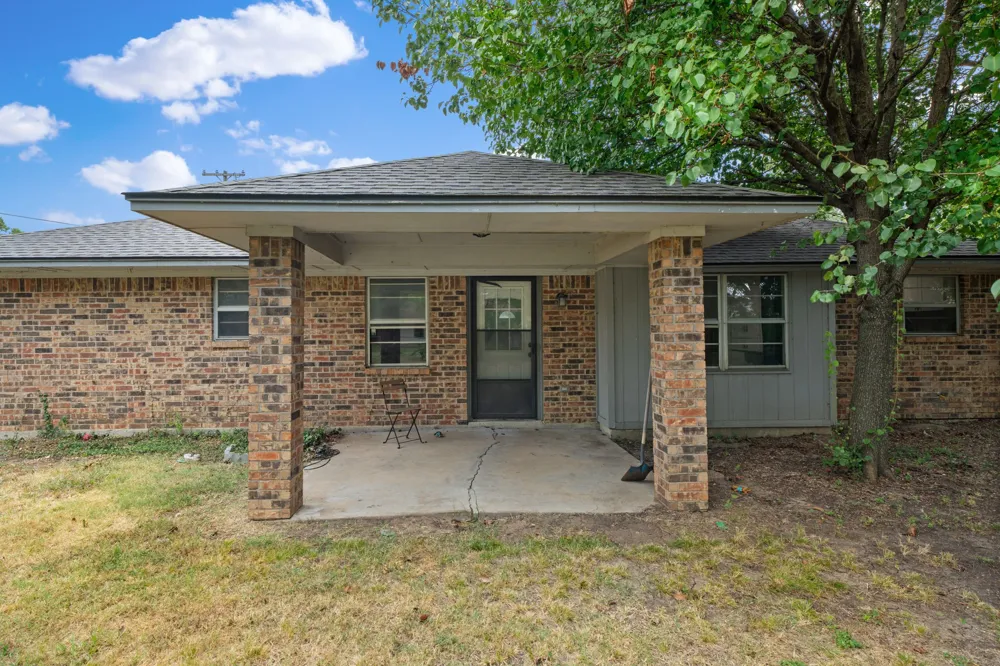 2 Finley Circle Krum, TX 76249