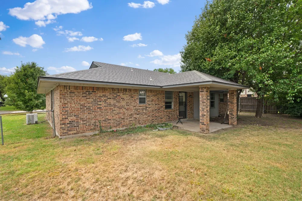 2 Finley Circle Krum, TX 76249