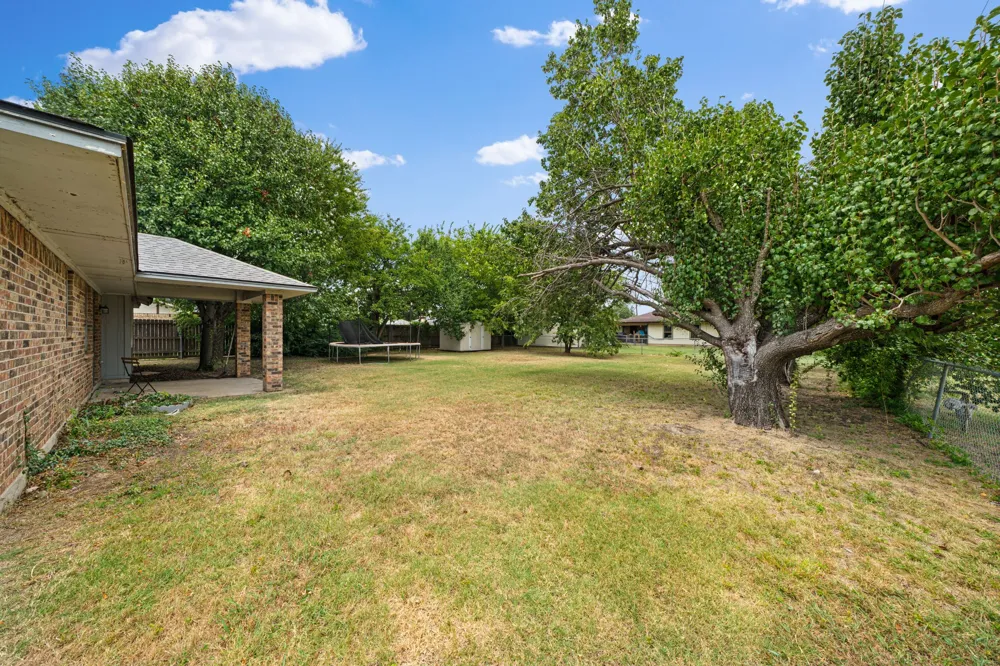 2 Finley Circle Krum, TX 76249