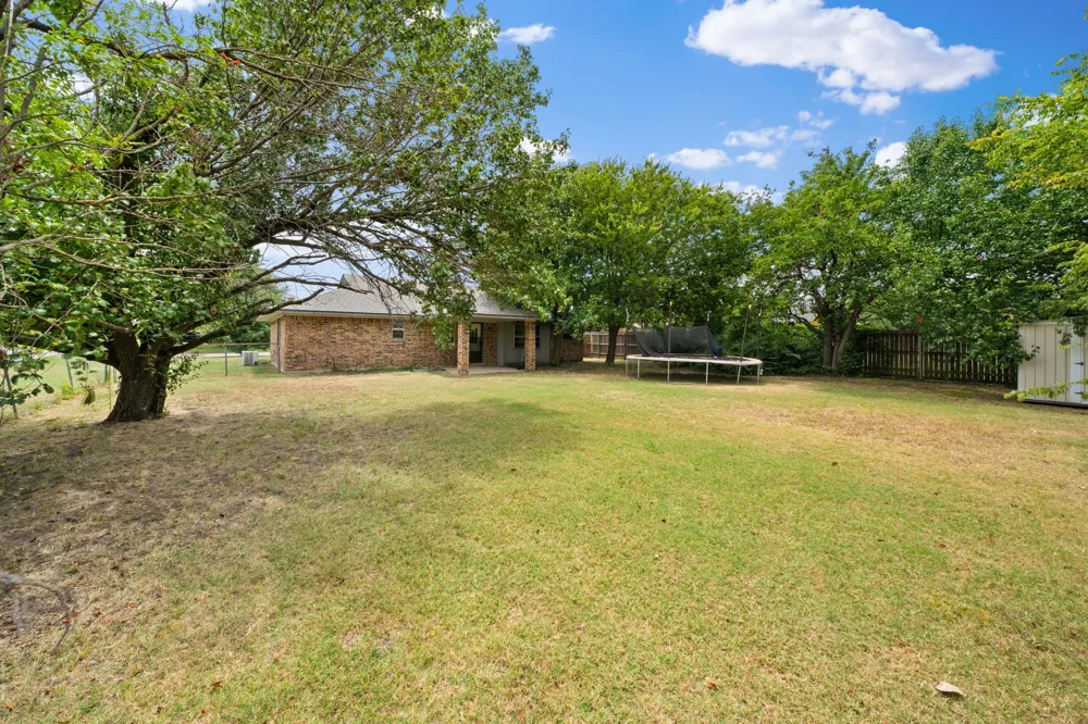 2 Finley Circle Krum, TX 76249