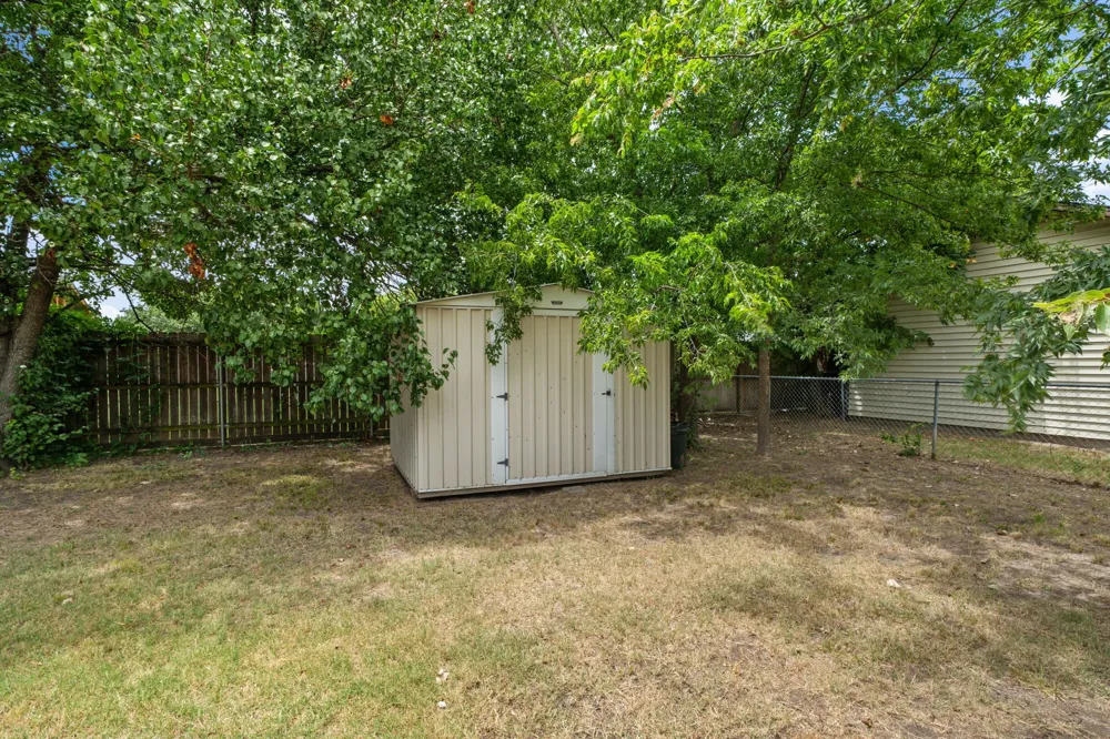 2 Finley Circle Krum, TX 76249