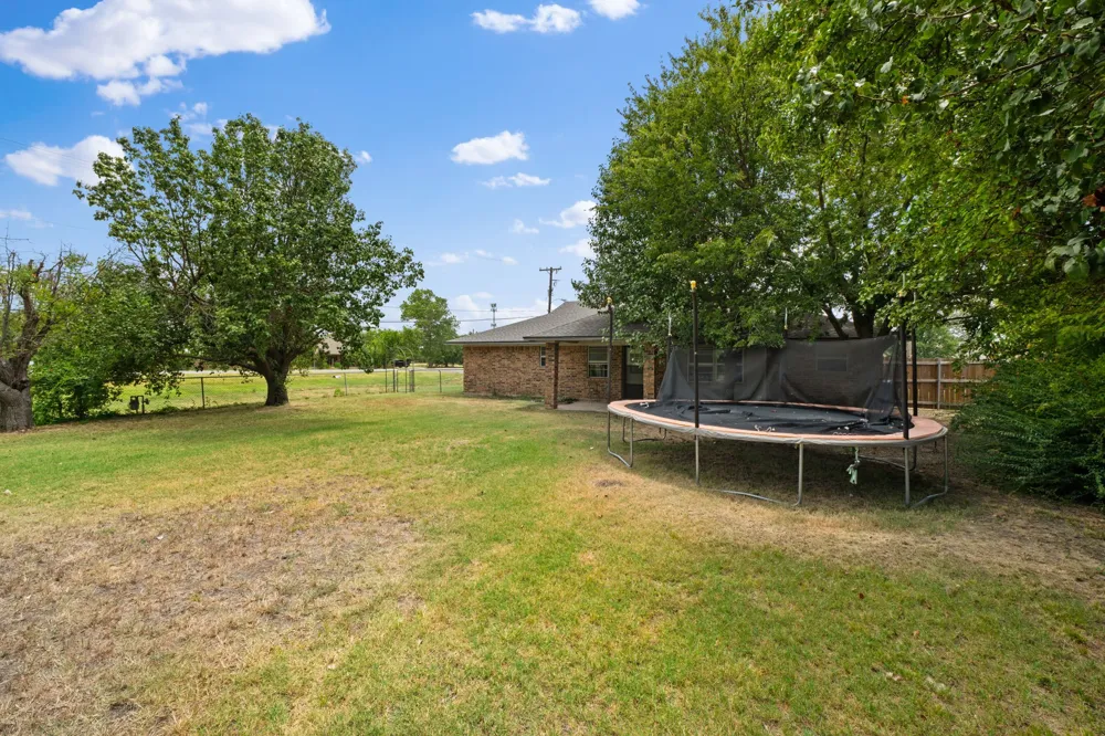 2 Finley Circle Krum, TX 76249