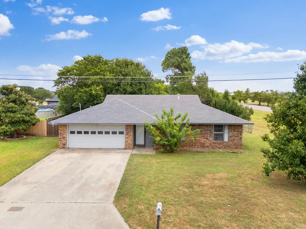 2 Finley Circle Krum, TX 76249