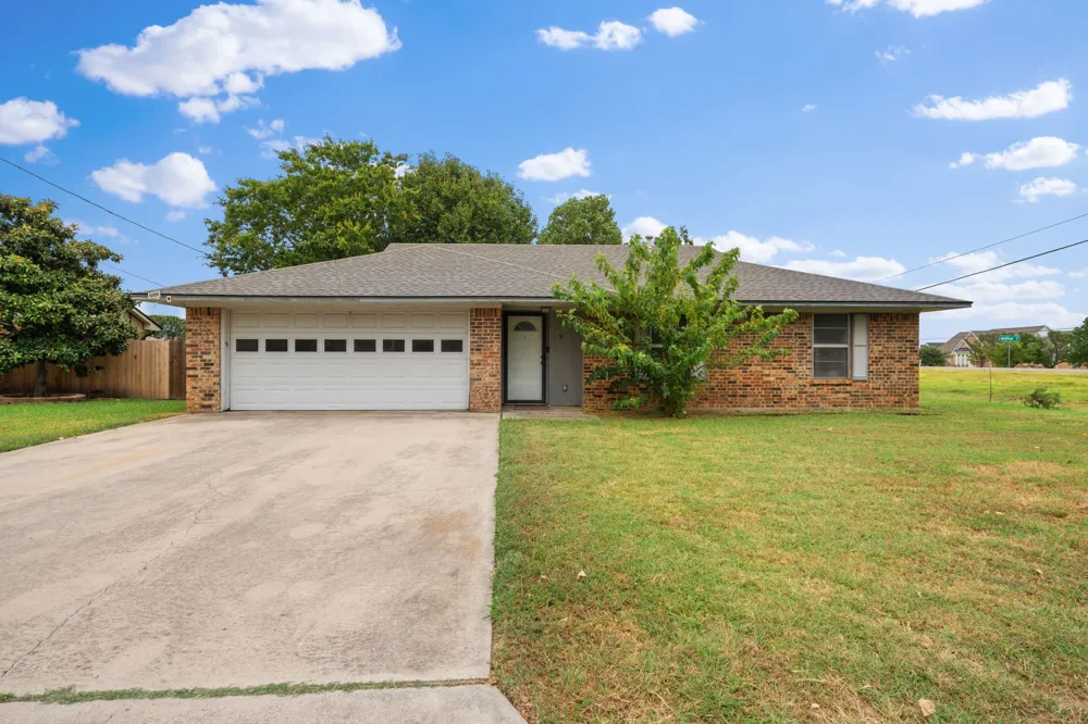2 Finley Circle Krum, TX 76249