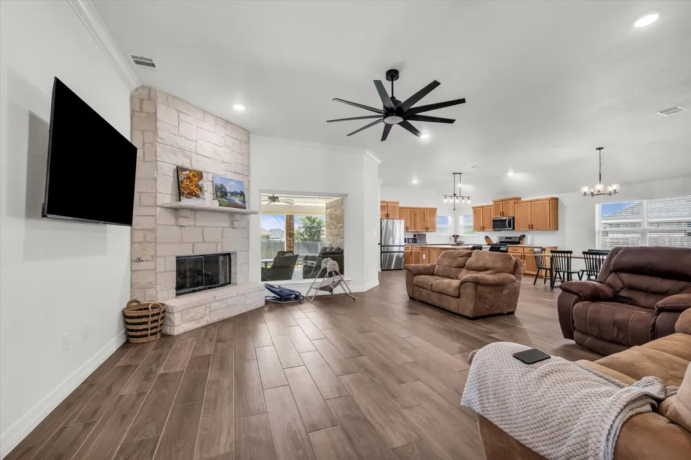 820 Secretariat Drive Hewitt, TX 76643