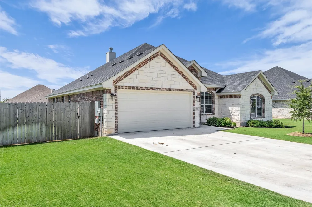 820 Secretariat Drive Hewitt, TX 76643