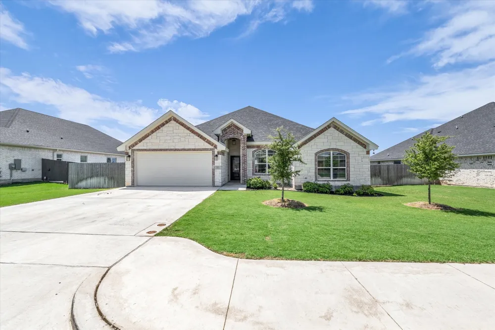 820 Secretariat Drive Hewitt, TX 76643