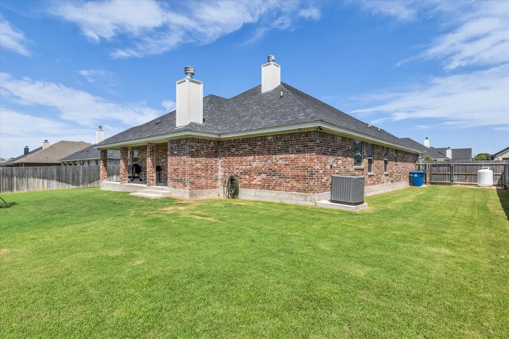 820 Secretariat Drive Hewitt, TX 76643