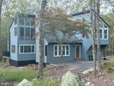 142 SAUNDERS DRIVE