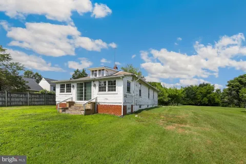 8208 MOUNT VERNON HIGHWAY