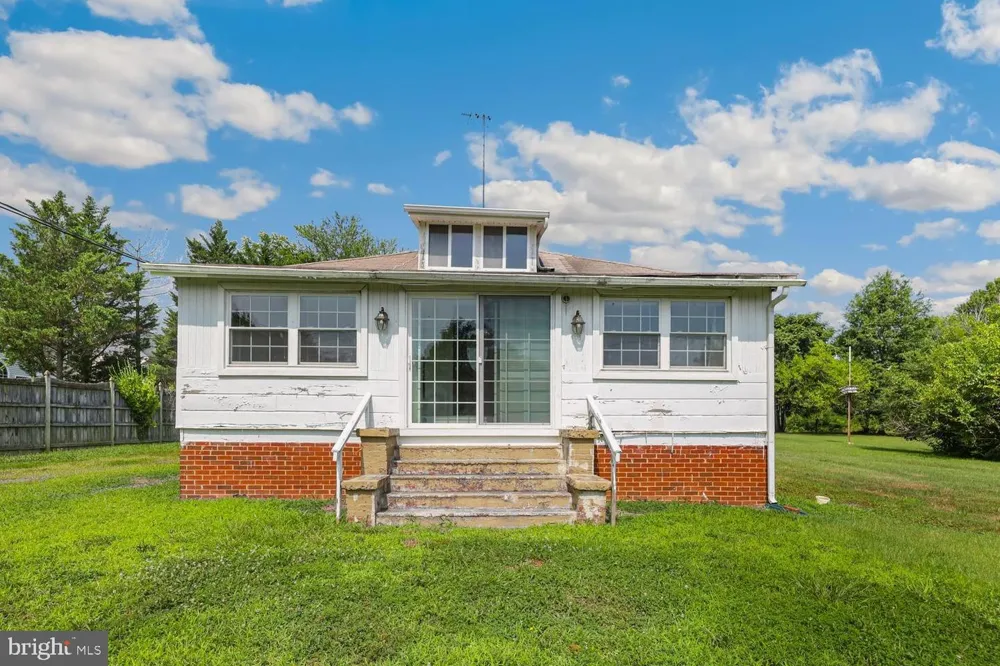 8208 MOUNT VERNON HIGHWAY Alexandria, VA 22309