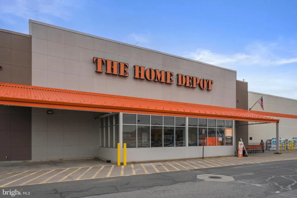 8208 MOUNT VERNON HIGHWAY Alexandria, VA 22309