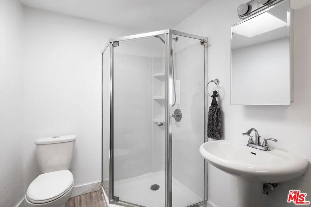 232 Howland Canal Venice, CA 90291
