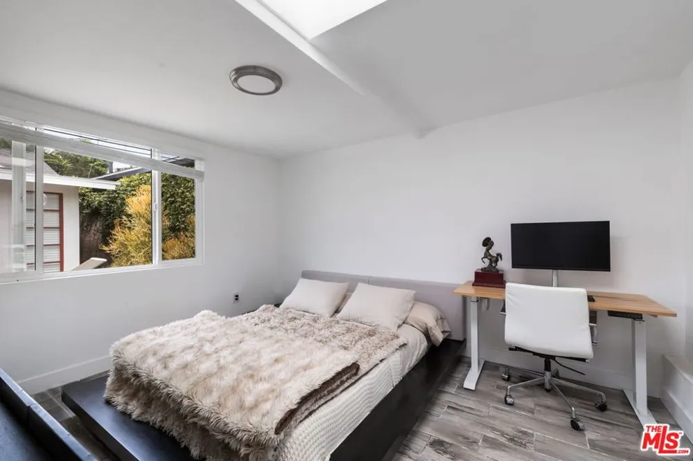 232 Howland Canal Venice, CA 90291