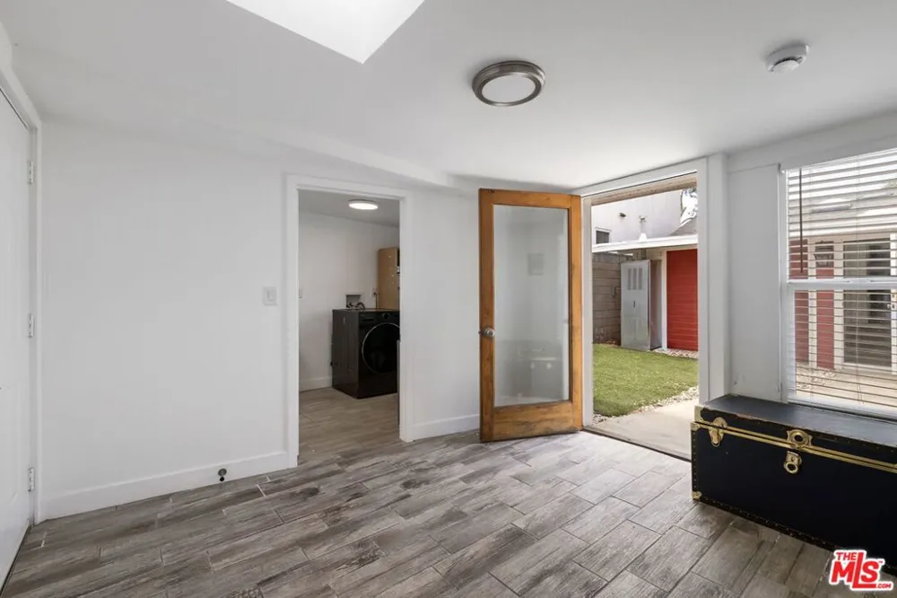 232 Howland Canal Venice, CA 90291