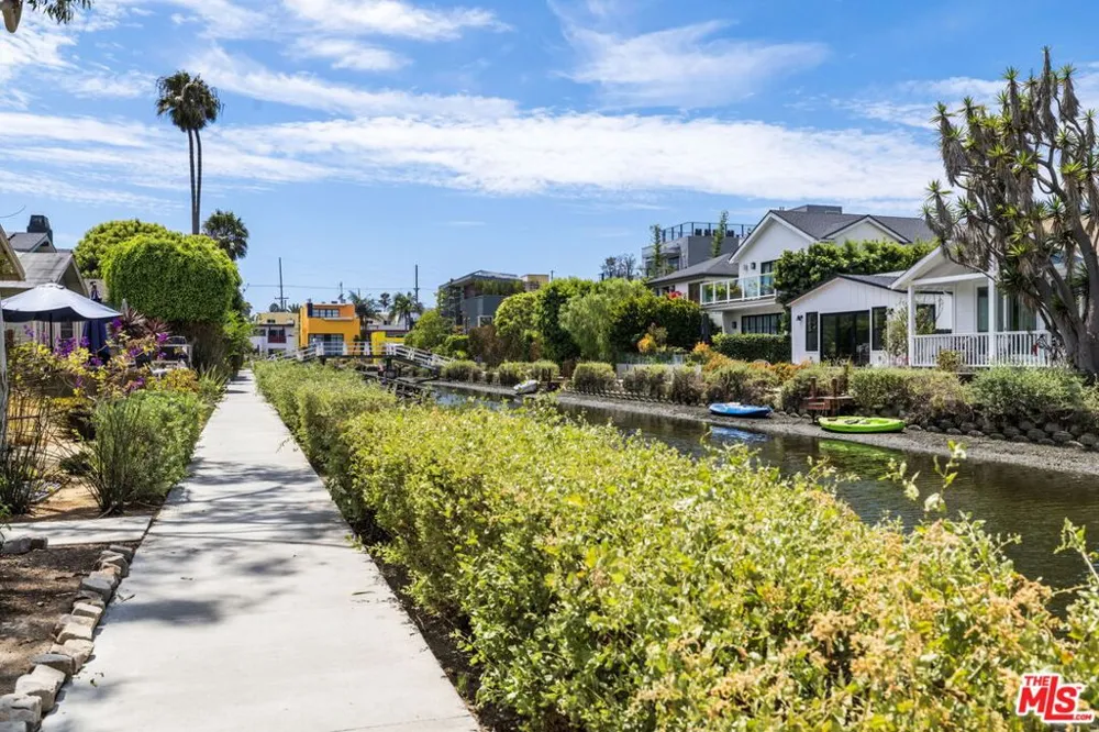 232 Howland Canal Venice, CA 90291