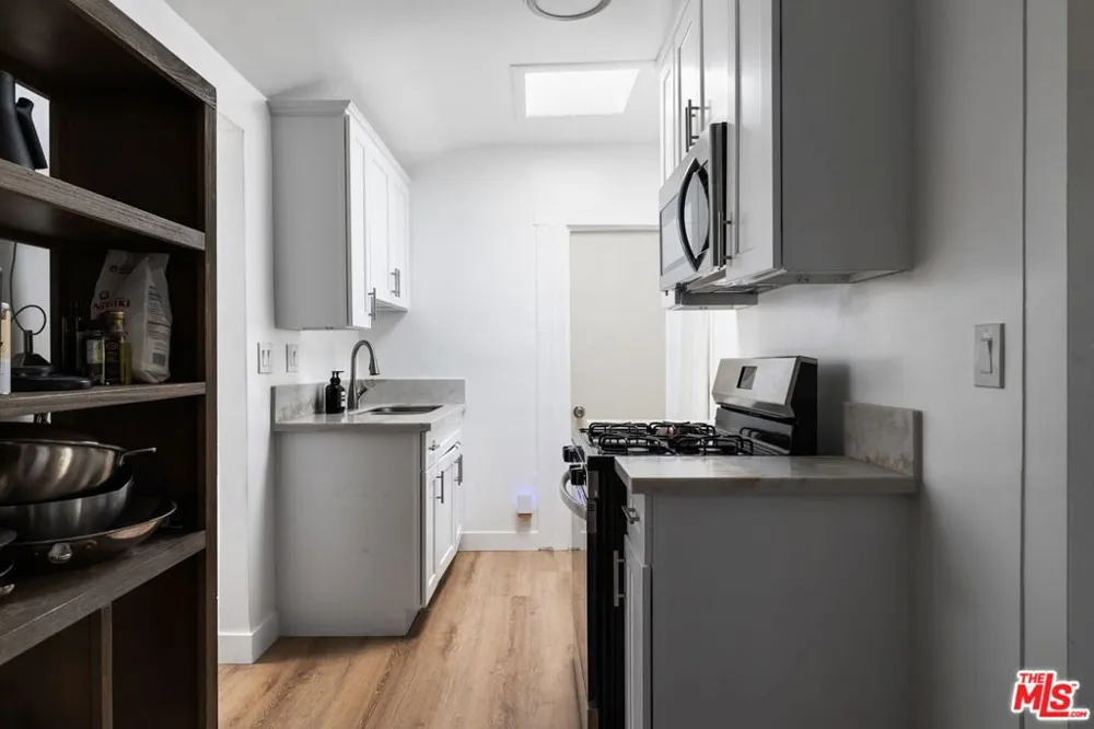 232 Howland Canal Venice, CA 90291