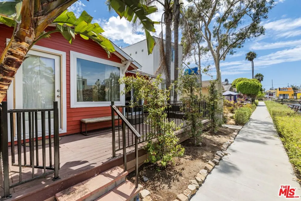 232 Howland Canal Venice, CA 90291