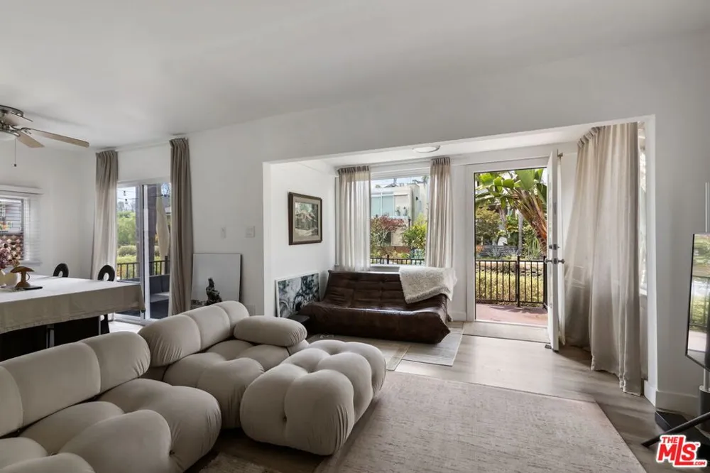 232 Howland Canal Venice, CA 90291