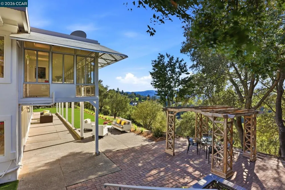 128 Diablo View Dr Orinda, CA 94563