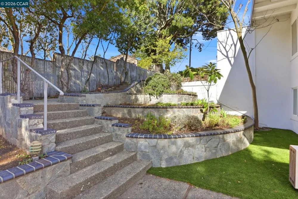 128 Diablo View Dr Orinda, CA 94563