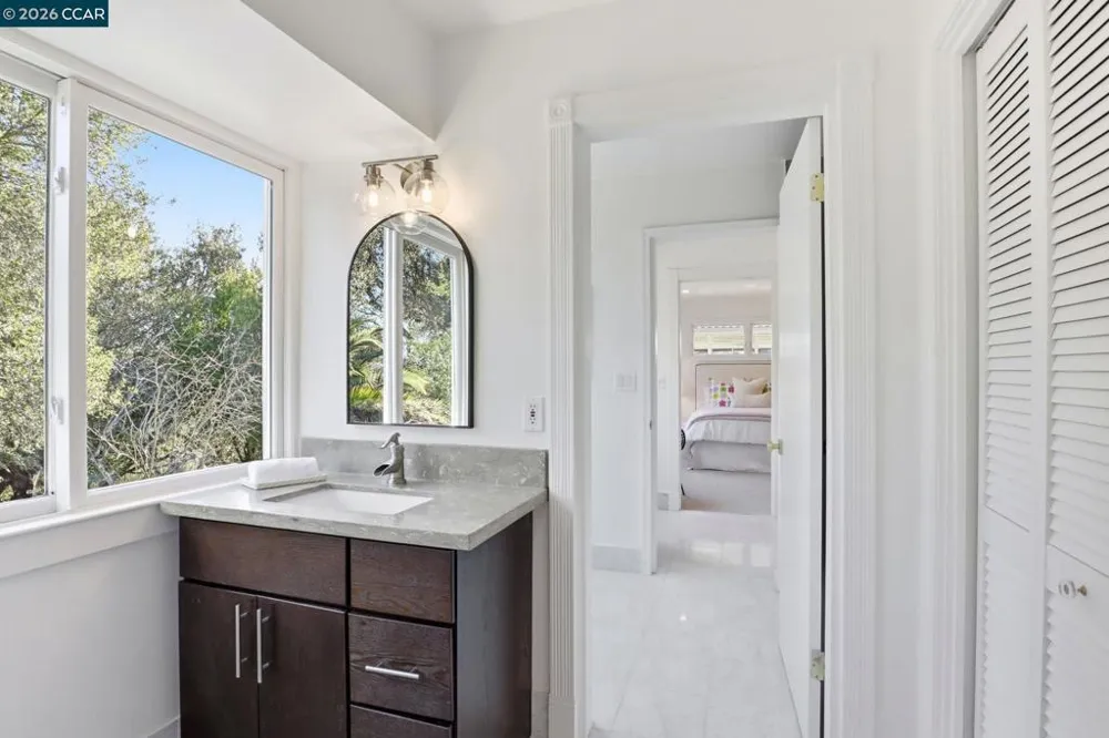 128 Diablo View Dr Orinda, CA 94563
