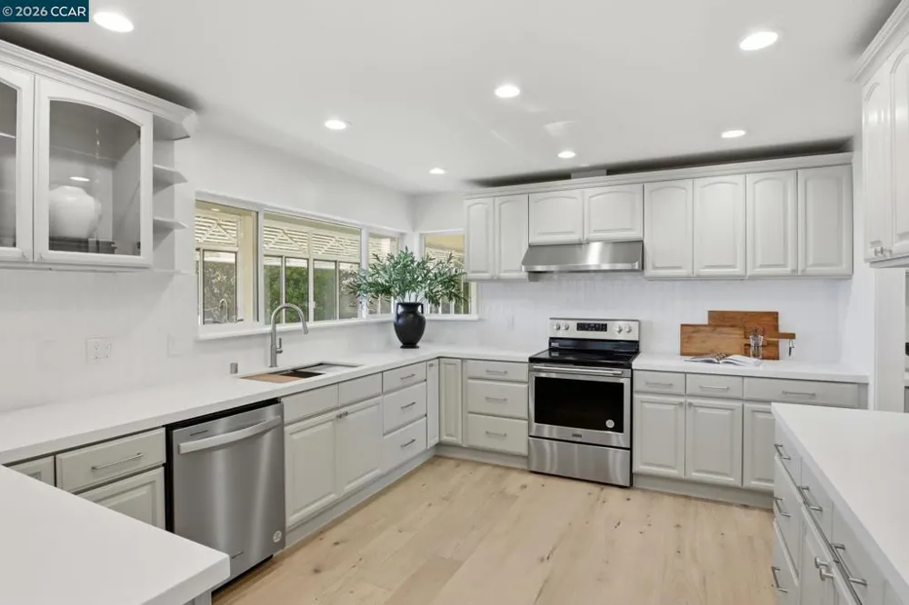 128 Diablo View Dr Orinda, CA 94563